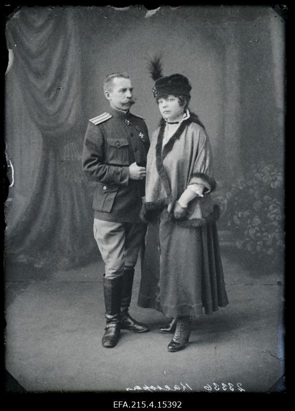 Sõjaväelane Seliwanoff (Selivanov) naisega.