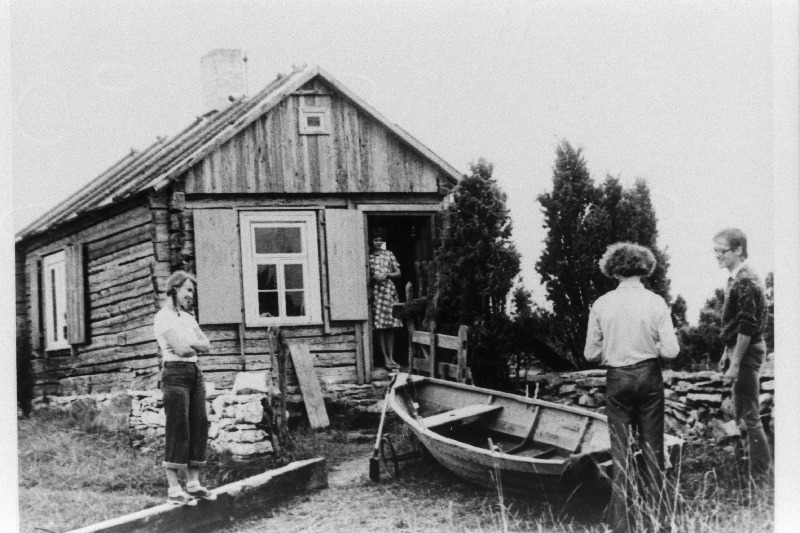 Eesti kirjandus- ja keeleteadlase ning kirjaniku, filoloogiakandidaadi Mart Mägeri suvekodu Saaremaal.