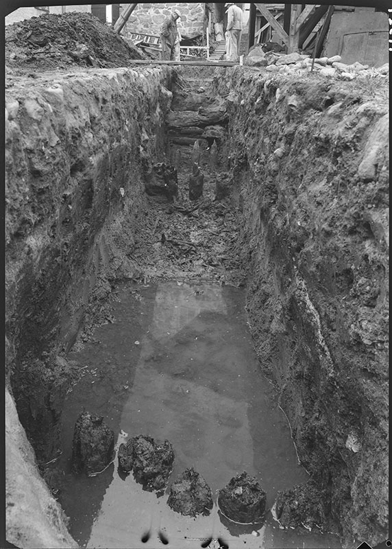 Turun linna, kaivaustyöt esilinnan pihalla