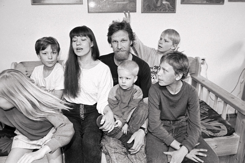 Signe Kivi kodus perekonnaga.