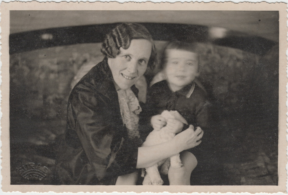 Hilda Tõnisson lapselapse Tõnisega.