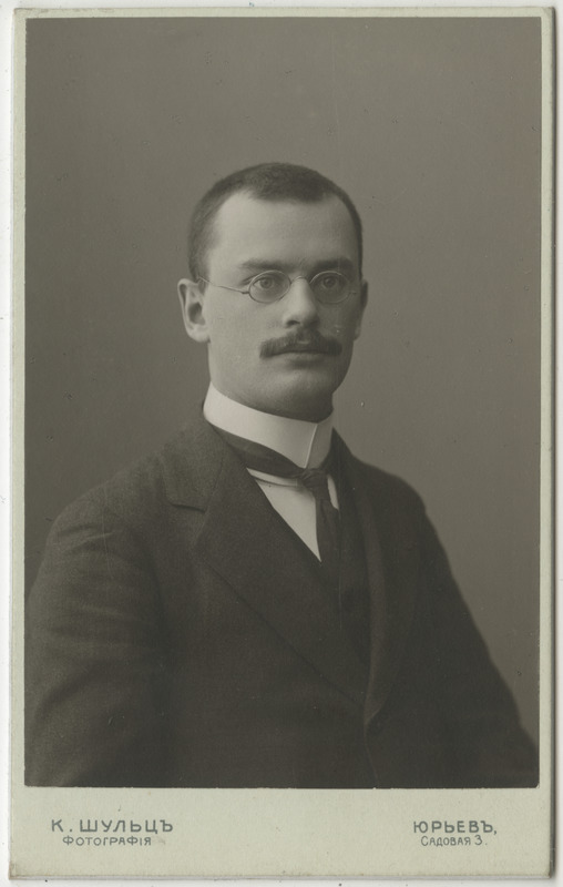 Õpetaja Erich Becker tudengina, portreefoto