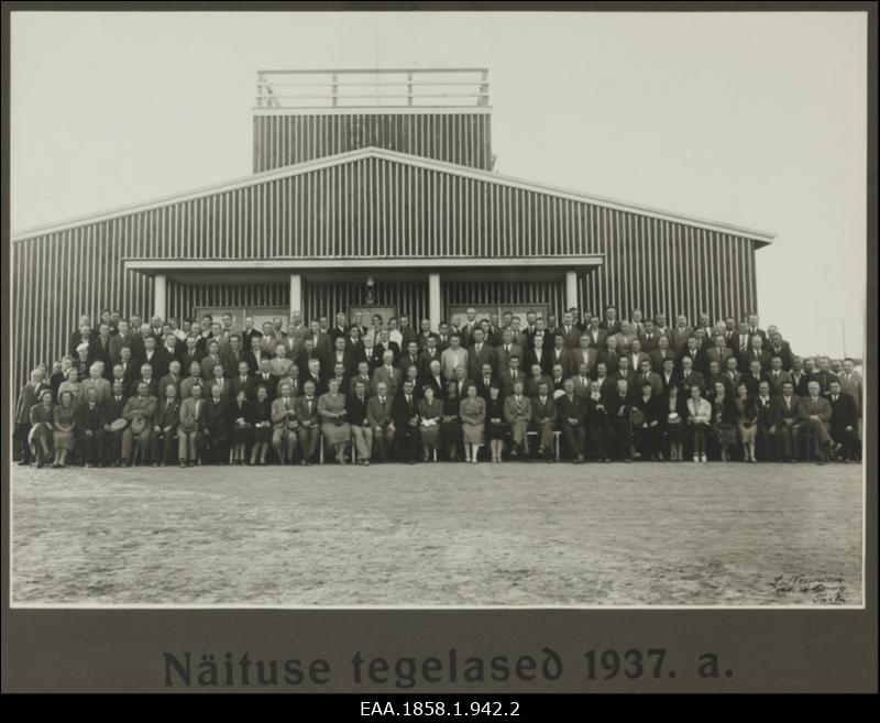 Tartu Eesti Põllumeeste Seltsi Tartu näitusega seotud inimeste grupifoto