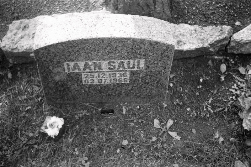 Näitleja Jaan Sauli hauakivi Metsakalmistul.