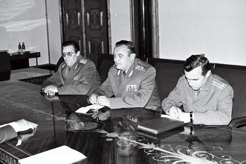 Balti sõjaväeringkonna ülem Valeri Mironov vastuvõtul A. Rüütli juures.