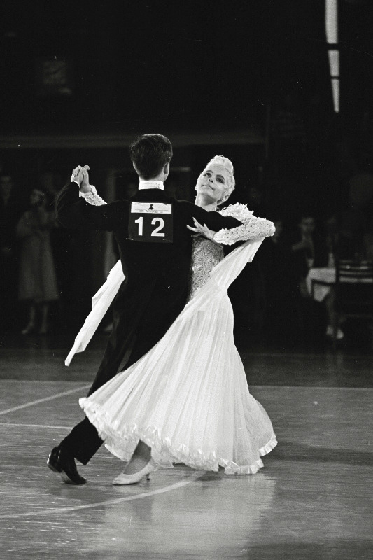 Tantsuturniiril Eesti karikale ladina–ameerika tantsudes neljandale kohale tulnud Tanel Kanter ja Helen Klandorf.