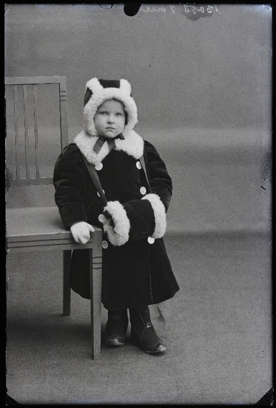 Talveriietes laps, (foto tellija Taar].