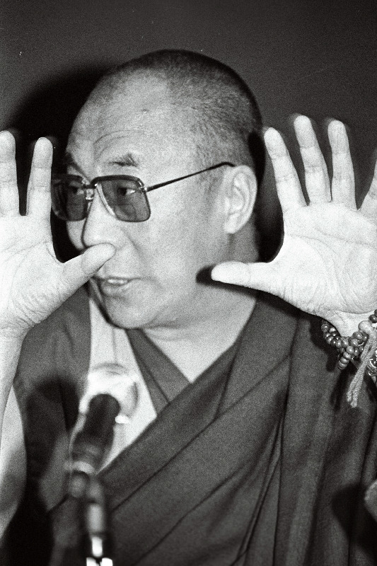 Tema pühadus XIV Dalai-Laama Tenzin Gyatso, Tiibeti vaimulik ja ilmalik juht.