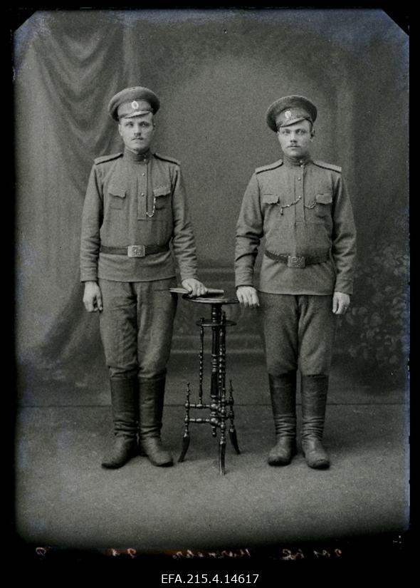 Kaks sõjaväelast, (foto tellija Kotschtoff [Kotštov]).