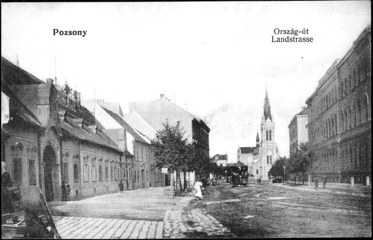 Die Sektkellerei Hubert (links) auf der Landstraße in Preßburg - lang