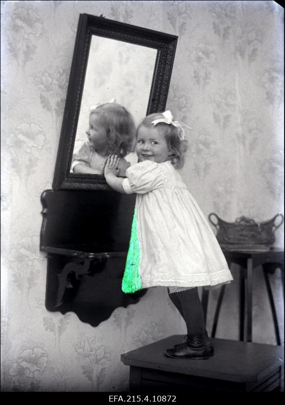 Marguerite Alice Emily von Mensenkampff (von Schulmann) peegli ees.