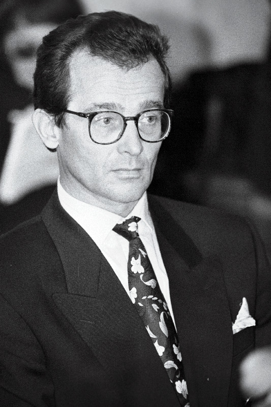 Rebas, Hain - kaitseminister.