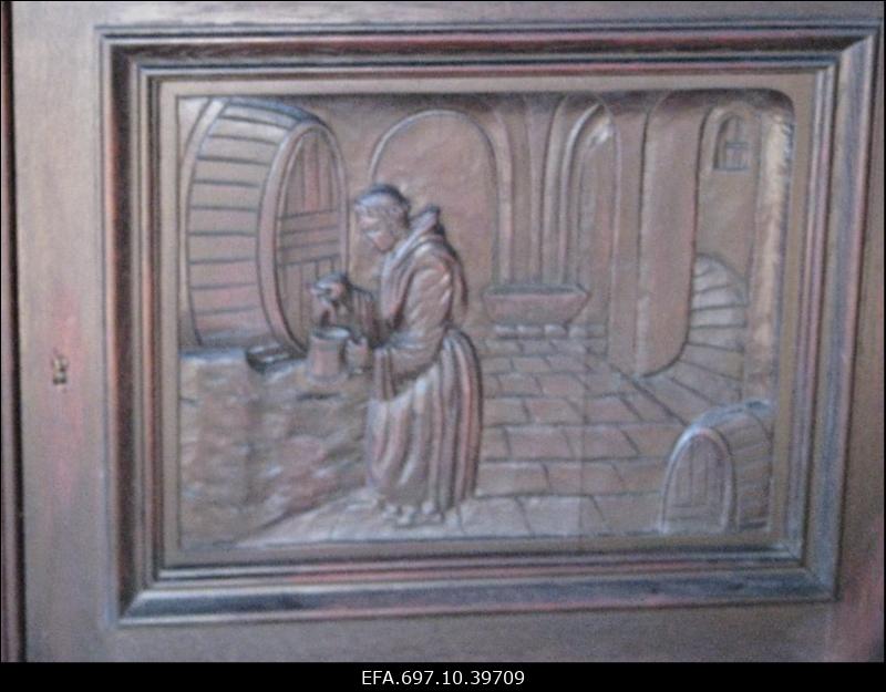 Atla mõis. Sisevaade. Suur saal. Vitriinidega kapp. Detail.
