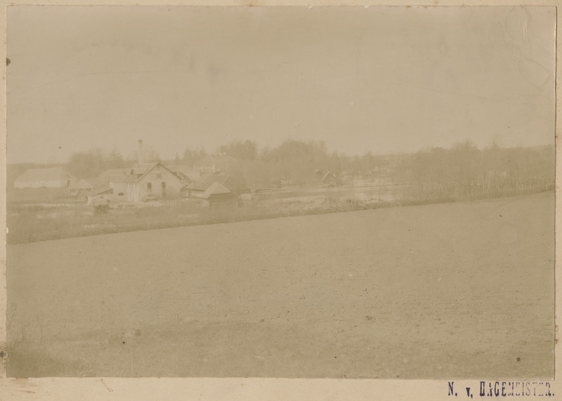 Vaade eemalt hoonete kompleksile ja üleujutustele