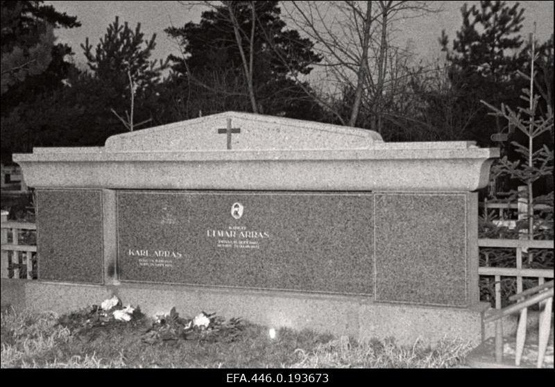 Elmar Arrase ja Karl Arrase hauamonument.
