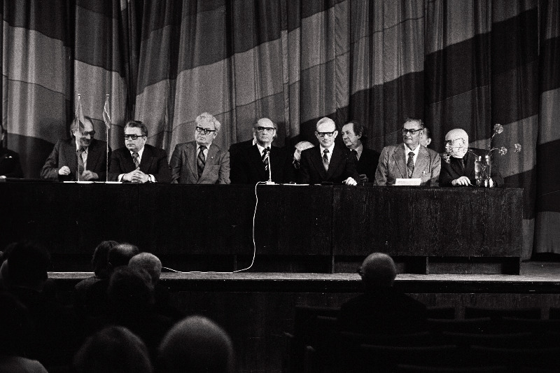 USA ajalehe "Uus Ilm" 70. aastapäevale pühendatud teadusliku konverentsi presiidium.