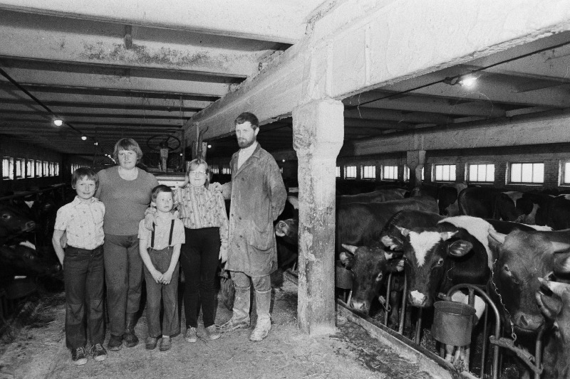 Tartu rajooni Luunja sovhoosi perefarmi liikmed Jaan ja Maret Jürgensonid koos laste Maie, Lembitu ja Andresega.