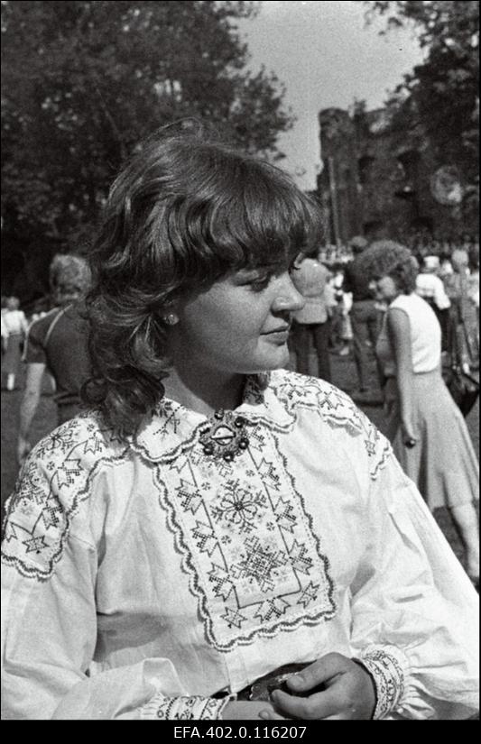 II ülevabariigilisest naiskooride laulupäevast osavõtja Tallinna Polütehnilise Instituudi vilistlaskoori laulja Tiiu Urbla.