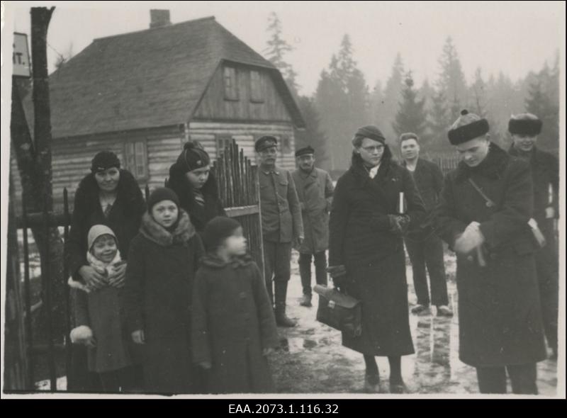 Herman Roone (Rotmani) 55. sünnipäeva tähistamine 02.01.1936, perekond koduõuel