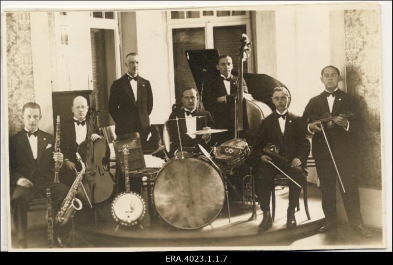 Päärt, Allak, Keltjanov,Borissoff, Katsjanski, Sepp, Šumjatšer. Pärnus Suvekasiinos.