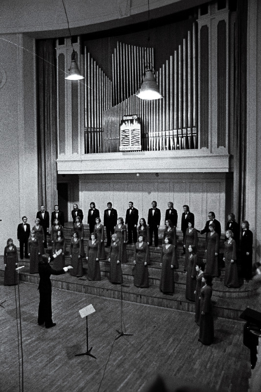 Koorifestivalil "Tallinn -75" esineb kammerkoor "Ellerhein".