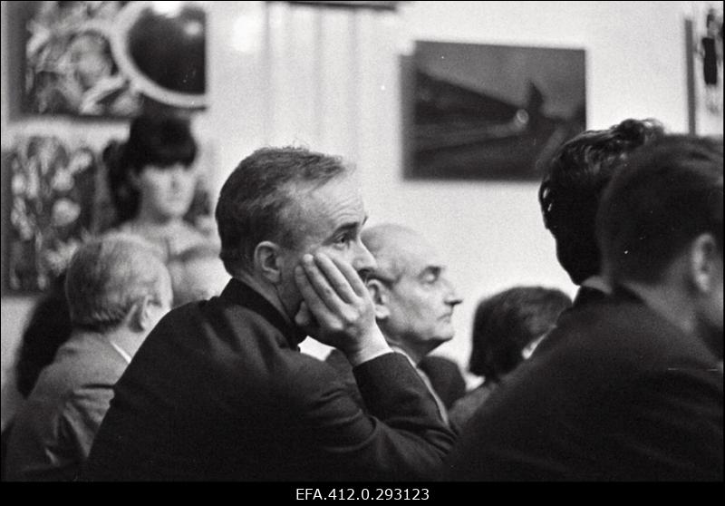 "Kõik fotoportreest" NSVL Ajakirjanike Liidus Moskva osakonna fotosektsiooniklubis "Jupiter" Jevsei Bjalõi, Vassili Malõev, Abram Šterenberg.