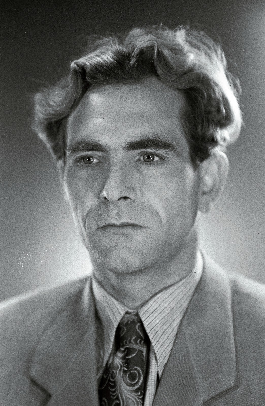 V. Kingissepa nimelise TR Draamateatri näitleja Grigori Kromanov Arkadi osas V. Rozovi komöödias Õnn kaasa.