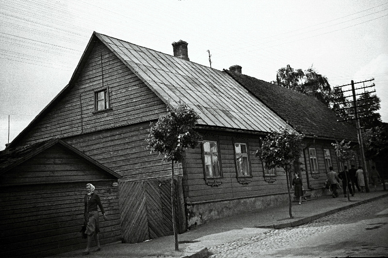 Elumaja Lenini t 30 (Jüri t 30), kus on elanud pedagoog ja kirjanik Rudolf Reiman.