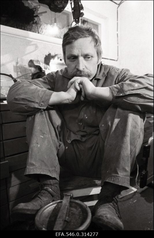 Vanaautoklubi Unic inimesed autosid remontimas.