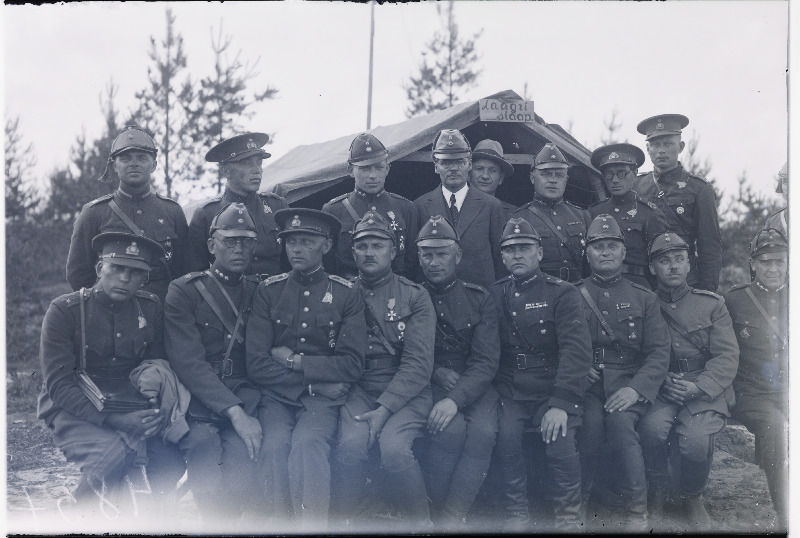 Grupp Eesti Kaitseliidu staabi töötajaid.