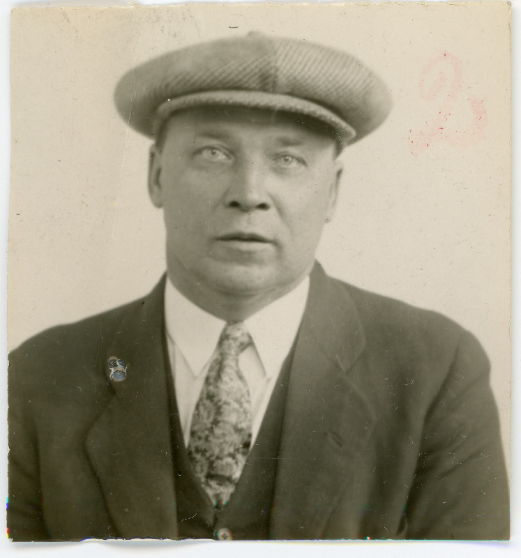 Anton Antoni p Mennikus (alias Ernest Freeman)