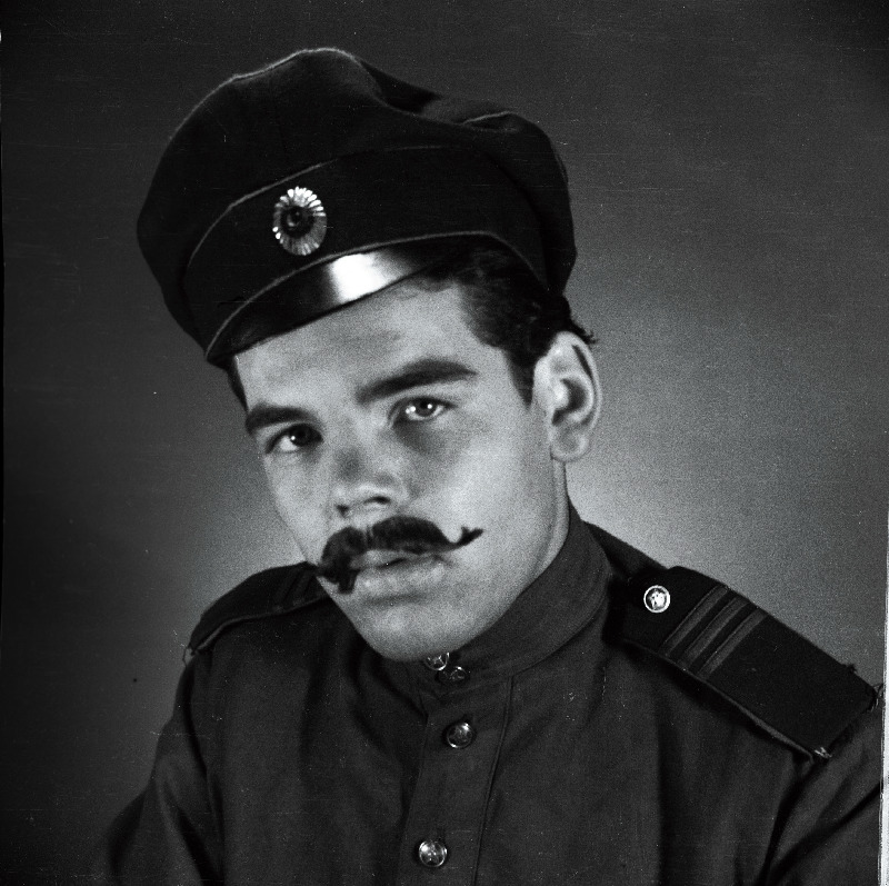 Näitleja Ants Eskola Mihhail Jarovoi osatäitjana K. Trenjovi näidendis Lubov Jarovaja.