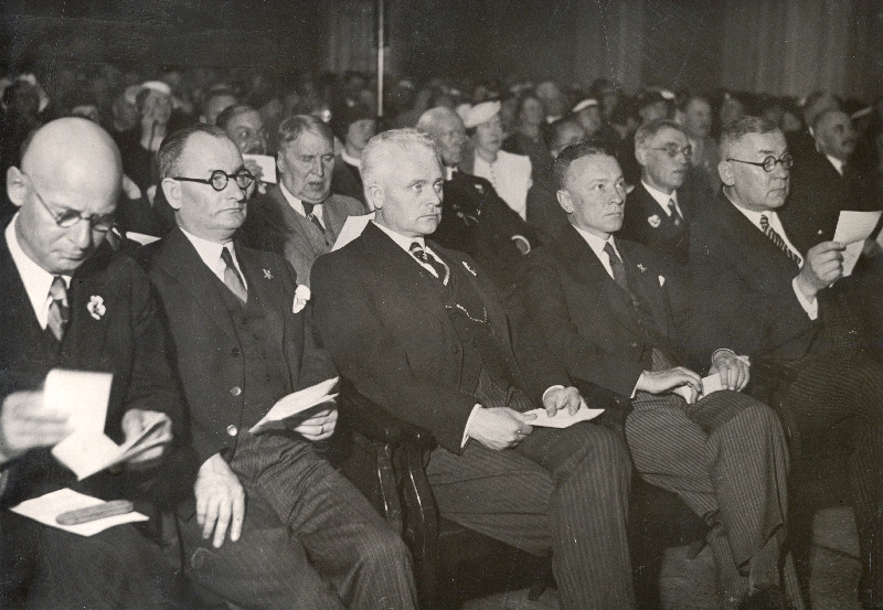 Balti rahvaste kongressi avaaktus Tallinnas. Esireas vasakult: rahvapanga direktor A. Kask, Riia linnapea Liepinš, Kaunase linnapea Merkis, Leedu saadik Tallinnas B. Dailide, Läti saadik Tallinnas E. Krievinš.