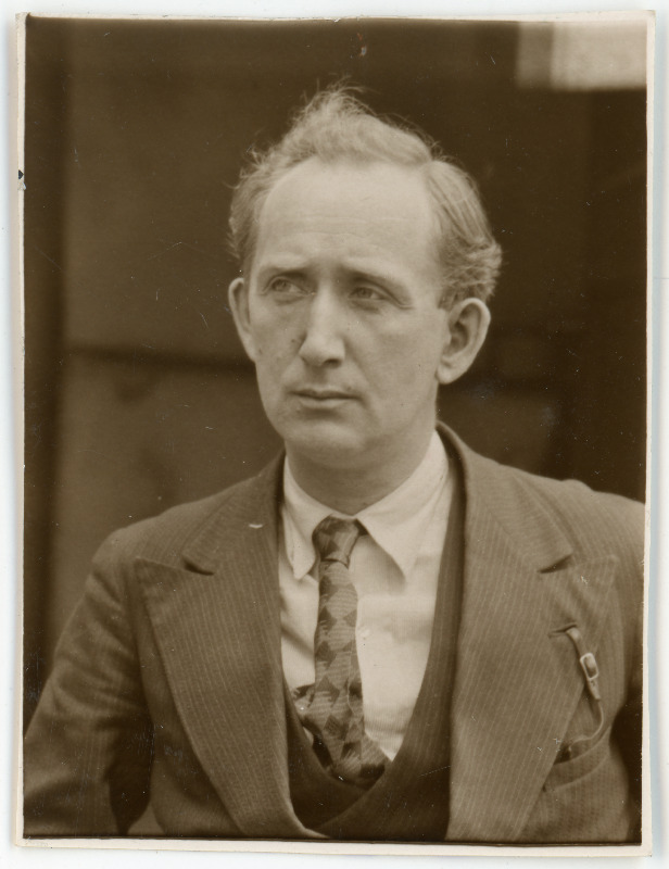 Halliste, Herman(n), sünd 1900. Portreefoto välispassi saamiseks esitatud avalduse juurde