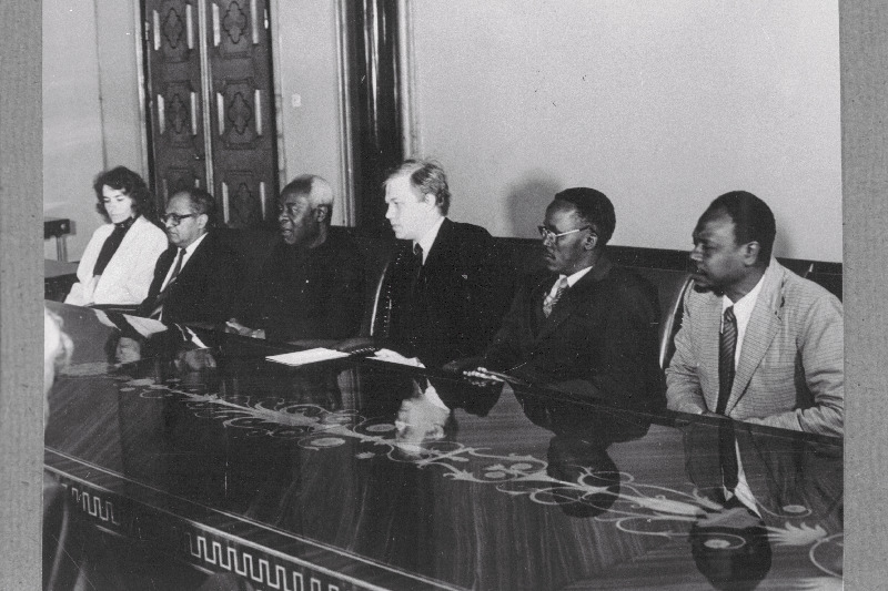 Tansaania Rahvusassamblee delegatsiooni vastuvõtul Eesti NSV Ülemnõukogu Presiidiumis. Vasakult 3. delegatsiooni juht Adam Sapi Mkvava.