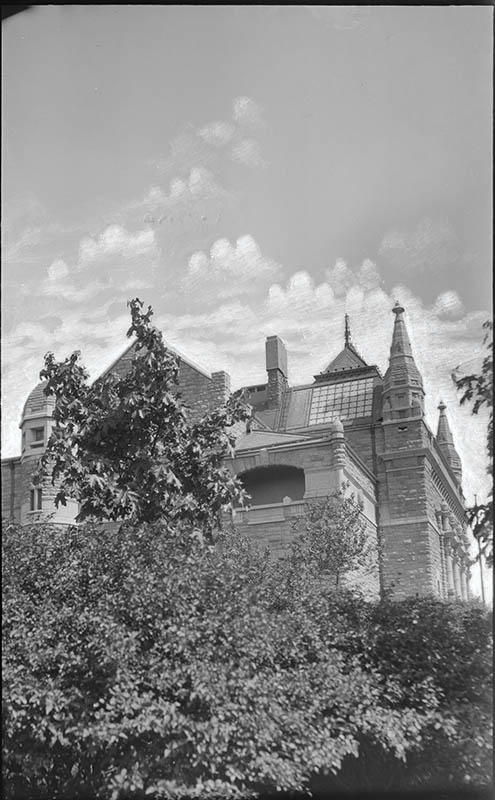 Taidemuseo Puolalanpuiston suunnasta kuvattuna; ulkokuva