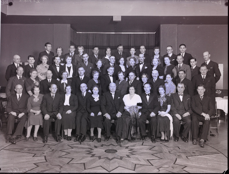 Grupp tislerimeistreid.