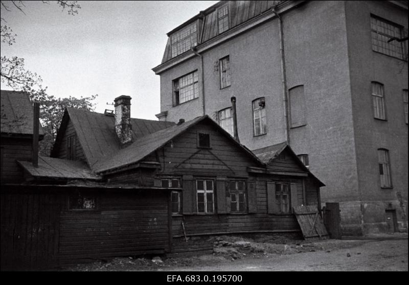 Vana puumaja Tartu mnt 11 enne lammutamist.