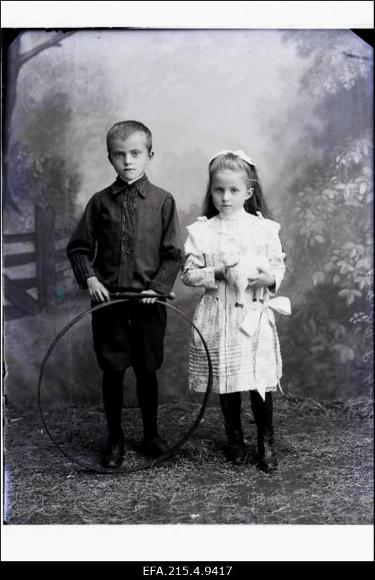 Poiss ja tüdruk, (foto tellija Unt).