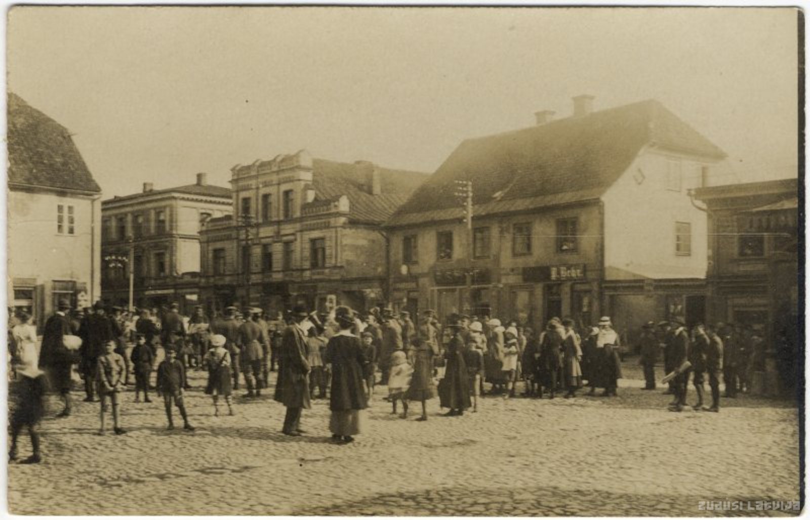 Cēsis. Rožu laukums, Cēsis. Tirgus laukums