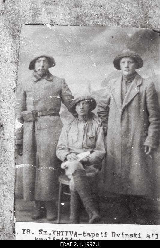 2. Viljandi Kommunistliku Kütipolgu võitlejad, vasakult Kriiva, Schwalde, F. Vaarman(n).