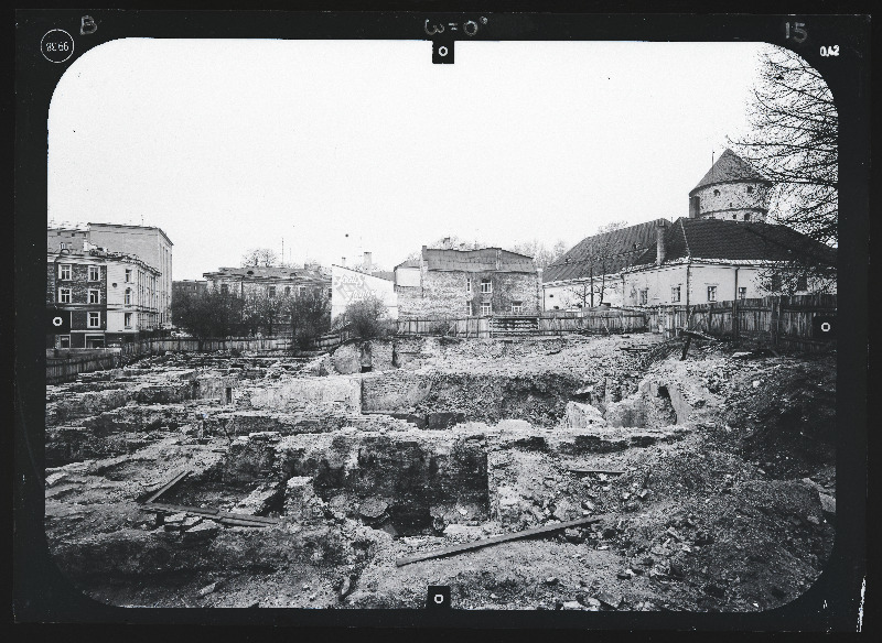 Tallinn. Kvartal nr 37. Ehitusarheoloogia. Harju tänava stereofotogramm-meetriline mõõdistamine.