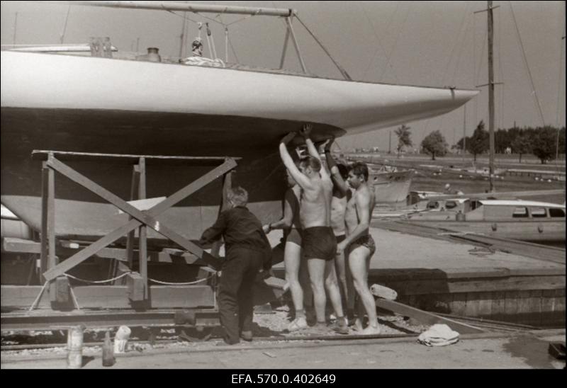 Tallinna jahisadamas.