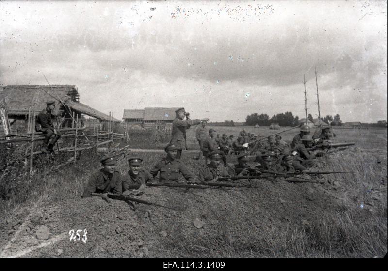 Eesti sõjaväe sõdurid maastikuharjutusel.