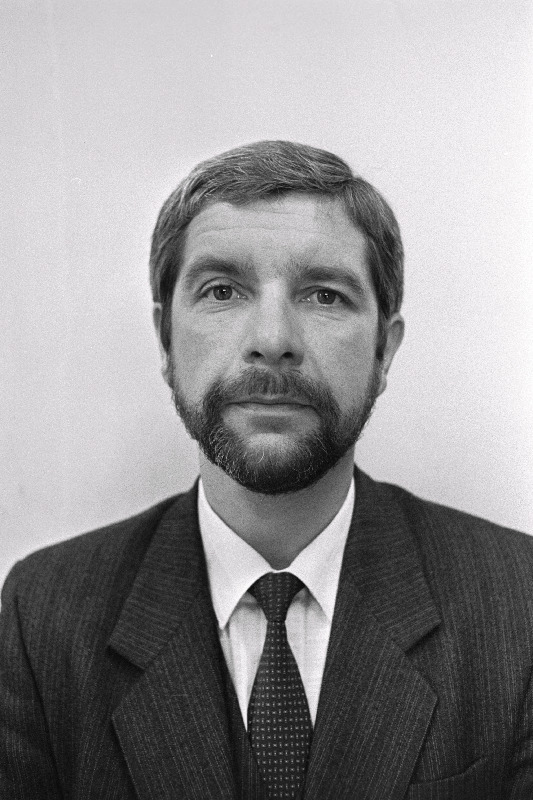 Kõrda, Tõnu - jurist, ajakirjanik.