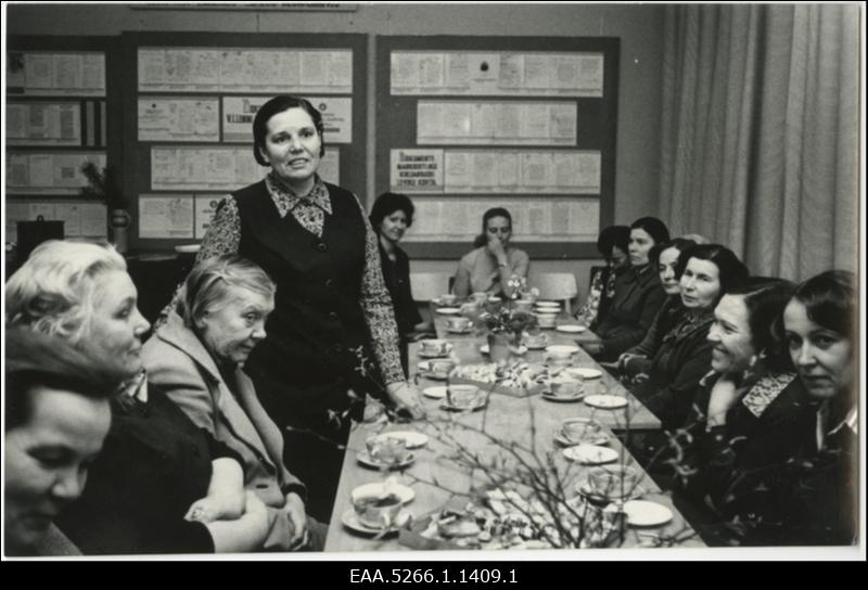 ENSV Riikliku Ajaloo Keskarhiivi töötajate Eda, Maria ja Viktori (perekonnanimed määramata) Siberi suurehitusele Ust-Ilimskis  ärasaatmispidu