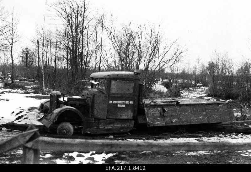 Kuressaare piirkonnakomissari veoauto rusud Laadla külas Torgu vallas.