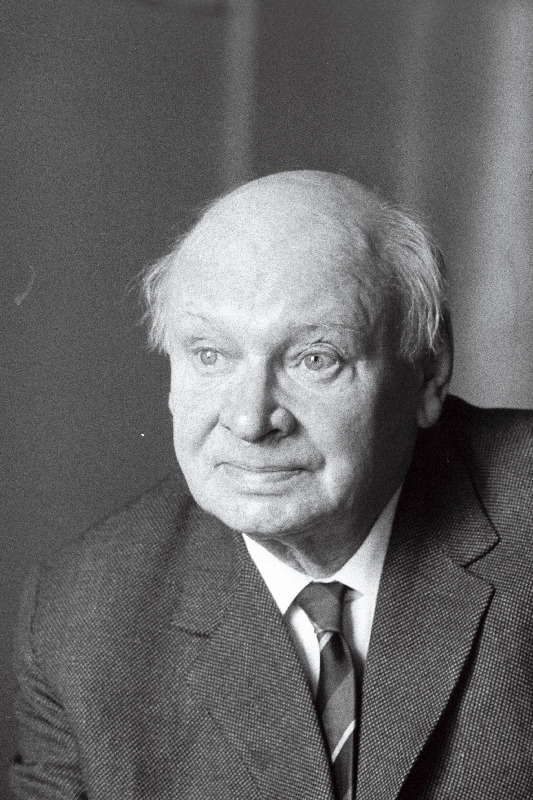 Tarmo, Ruut (1896-1967), ENSV rahvakunstnik - eesti nõukogude näitleja ja lavastaja.