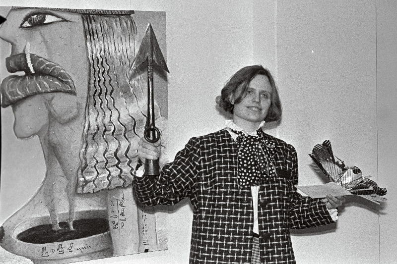 Kunstnik Ly Lestberg oma maalinäituse avamisel galeriis Vaal.