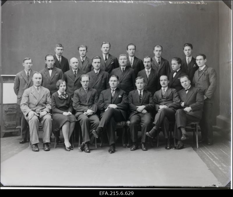 Viljandi maakonnavalitsuse teede osakonna ametnikud.